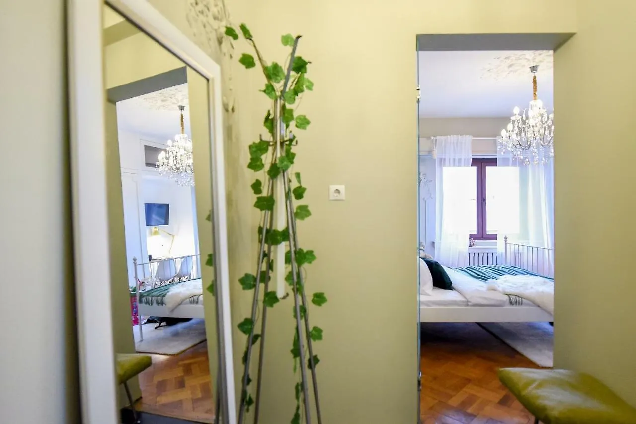Luxury Central - Old Town Studio Bucureşti 0*,  România